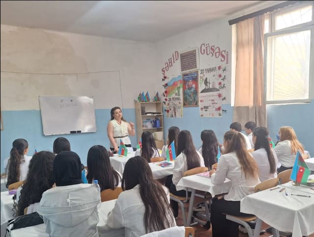 Mərkəzimizdə karyera üzrə mütəxəssis Məlahət Rəhimova tərəfindən yeni qəbul olunmuş tələbələrlə… — şəkil 3