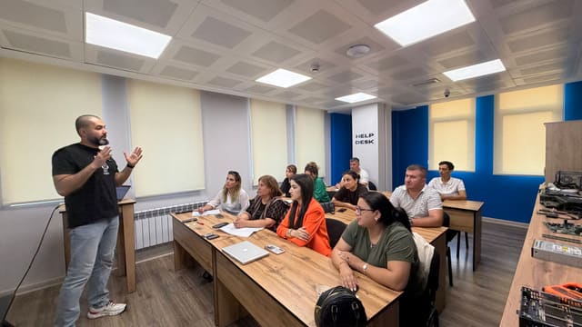 Təhsilverənlərin ixtisasartırma təlimlərinə start verilib — şəkil 5